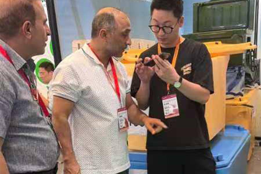 Foto de grupo de clientes brasileños